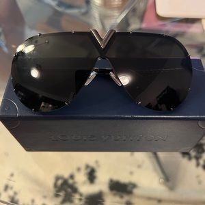 RARE unisex Louis Vuitton Drive Sunglasses